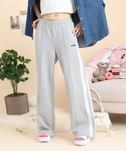 NERDY(ノルディ)の「ボールドNYスウェットパンツ(スウェットパンツ・レディース・ピンク/グレー・SS/S)」の5枚目の写真