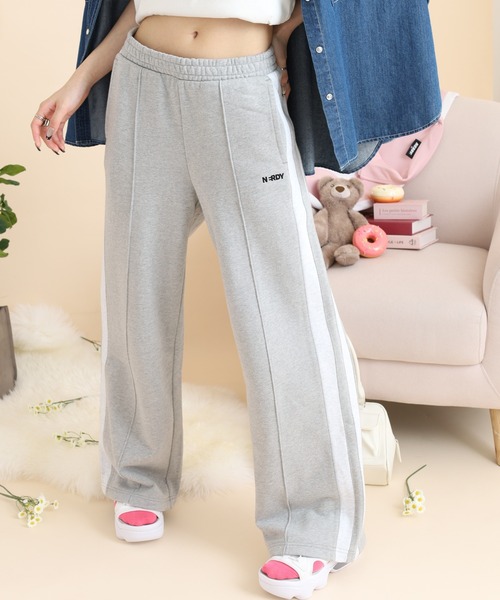 NERDY(ノルディ)の「ボールドNYスウェットパンツ(スウェットパンツ・レディース・ピンク/グレー・SS/S)」の3枚目の写真
