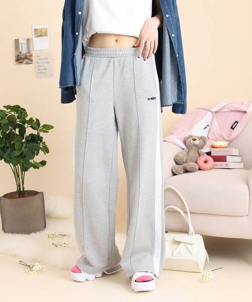 NERDY(ノルディ)の「ボールドNYスウェットパンツ(スウェットパンツ・レディース・ピンク/グレー・SS/S)」の4枚目の写真