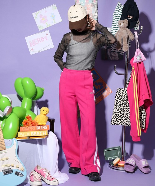 NERDY(ノルディ)の「ボールドNYスウェットパンツ(スウェットパンツ・レディース・ピンク/グレー・SS/S)」の17枚目の写真