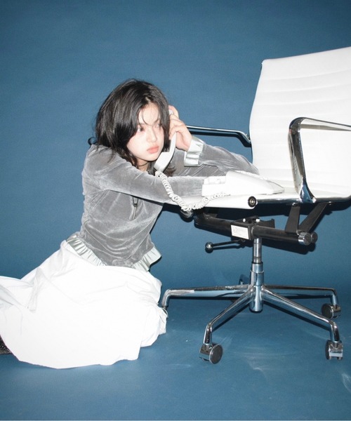 musubore(ムスボレ)の「bi-color flocky frill tops / フロッキーフリルトップス(Tシャツ/カットソー・レディース・グレー/パープル・FREE)」の16枚目の写真
