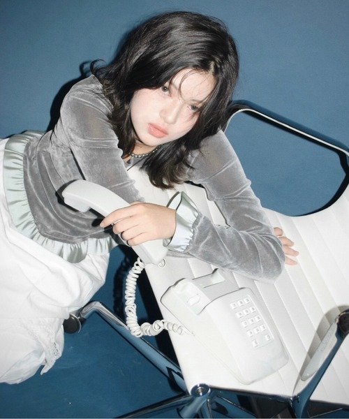 musubore(ムスボレ)の「bi-color flocky frill tops / フロッキーフリルトップス(Tシャツ/カットソー・レディース・グレー/パープル・FREE)」の21枚目の写真