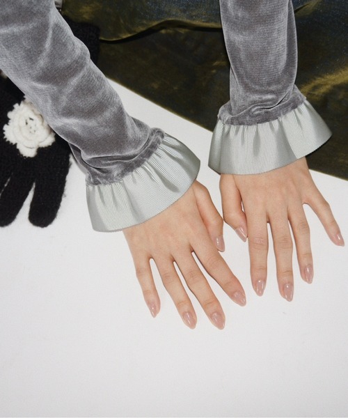 musubore(ムスボレ)の「bi-color flocky frill tops / フロッキーフリルトップス(Tシャツ/カットソー・レディース・グレー/パープル・FREE)」の6枚目の写真