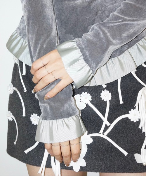 musubore(ムスボレ)の「bi-color flocky frill tops / フロッキーフリルトップス(Tシャツ/カットソー・レディース・グレー/パープル・FREE)」の9枚目の写真