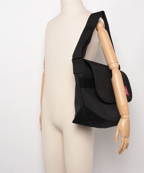 Manhattan Portage(マンハッタンポーテージ)の「Manhattan Portage Casual Messenger マンハッタンポーテージ カジュアルメッセンジャーバッグ メッセンジャーバッグ(メッセンジャーバッグ・レディース・ブラック・FREE)」の13枚目の写真