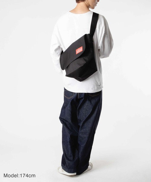 Manhattan Portage(マンハッタンポーテージ)の「Manhattan Portage Casual Messenger マンハッタンポーテージ カジュアルメッセンジャーバッグ メッセンジャーバッグ(メッセンジャーバッグ・レディース・ブラック・FREE)」の3枚目の写真