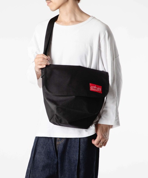 Manhattan Portage(マンハッタンポーテージ)の「Manhattan Portage Casual Messenger マンハッタンポーテージ カジュアルメッセンジャーバッグ メッセンジャーバッグ(メッセンジャーバッグ・レディース・ブラック・FREE)」の4枚目の写真