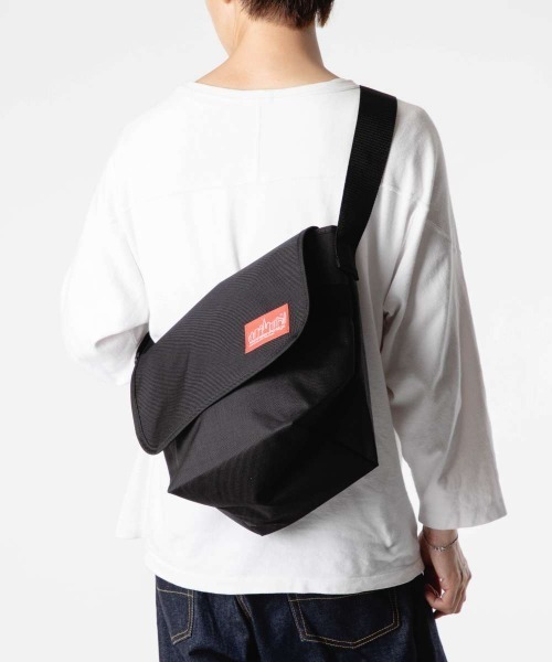 Manhattan Portage(マンハッタンポーテージ)の「Manhattan Portage Casual Messenger マンハッタンポーテージ カジュアルメッセンジャーバッグ メッセンジャーバッグ(メッセンジャーバッグ・レディース・ブラック・FREE)」の5枚目の写真