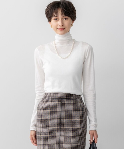 23区（ニジュウサンク）の「【CLASSY.掲載/洗える】スムージーコットン タートルネック ニット（ニット/セーター・レディース・ブラック系/ホワイト系1/ホワイト系/ベージュ系・40/38）」の2枚目の写真