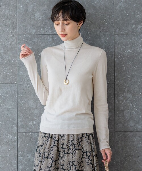 23区（ニジュウサンク）の「【CLASSY.掲載/洗える】スムージーコットン タートルネック ニット（ニット/セーター・レディース・ブラック系/ホワイト系1/ホワイト系/ベージュ系・40/38）」の4枚目の写真