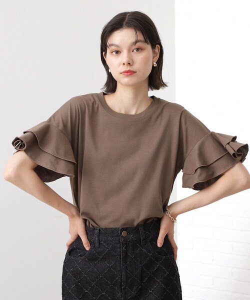 THE SHOP TK (ザ ショップ ティーケー )の「【汗染み防止】袖フリルTシャツ【UVカット/洗濯機OK】(Tシャツ/カットソー・レディース・オフホワイト/サックスブルー/ブラウン系/スミクロ・13/12)」の1枚目の写真