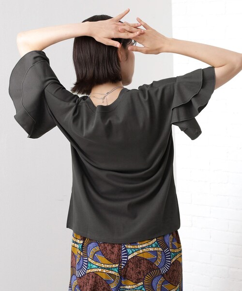 THE SHOP TK (ザ ショップ ティーケー )の「【汗染み防止】袖フリルTシャツ【UVカット/洗濯機OK】(Tシャツ/カットソー・レディース・オフホワイト/サックスブルー/ブラウン系/スミクロ・13/12)」の21枚目の写真