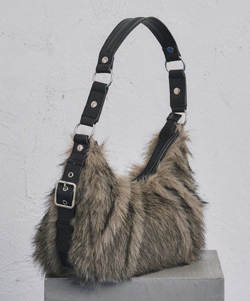 SIDE DESIGN TUCK HALF MOON BAG/サイドデザインタックハーフムーン