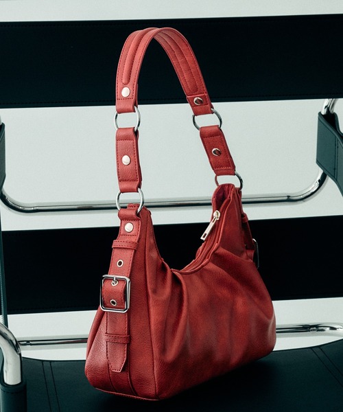 selle glant(セレグランテ)の「SIDE DESIGN TUCK HALF MOON BAG/サイドデザインタックハーフムーンバッグ(ハンドバッグ・メンズ・ブラック/ネイビー/マスタード/ブラック系/ダークブラウン/グレイッシュベージュ/キャメル/ボルドー/ブルーグリーン・FREE)」の9枚目の写真