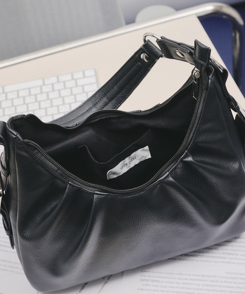 selle glant（セレグランテ）の「SIDE DESIGN TUCK HALF MOON