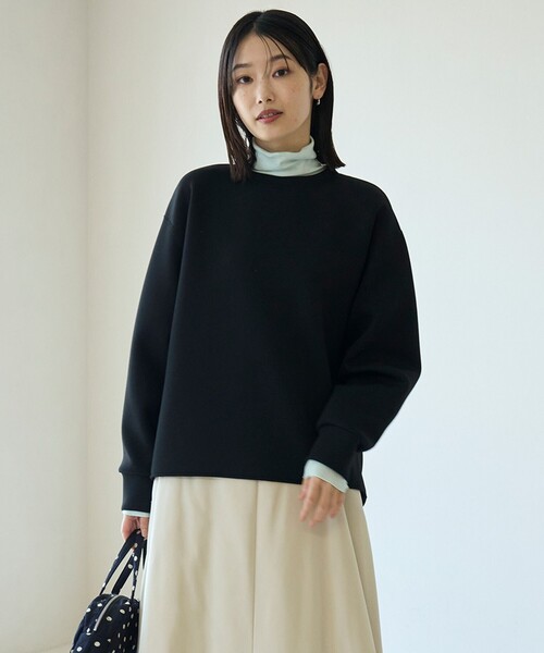UNFILO(アンフィーロ)の「BEAUTY FORM JERSEY バックフォルム プルオーバー(スウェット・レディース・グレー系/ベージュ系/ライトグレー系/ピンク系1/ブラック系・X-LARGE)」の2枚目の写真