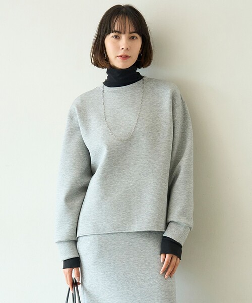 UNFILO(アンフィーロ)の「BEAUTY FORM JERSEY バックフォルム プルオーバー(スウェット・レディース・グレー系/ベージュ系/ライトグレー系/ピンク系1/ブラック系・X-LARGE)」の3枚目の写真