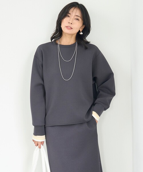UNFILO(アンフィーロ)の「BEAUTY FORM JERSEY バックフォルム プルオーバー(スウェット・レディース・グレー系/ベージュ系/ライトグレー系/ピンク系1/ブラック系・X-LARGE)」の4枚目の写真