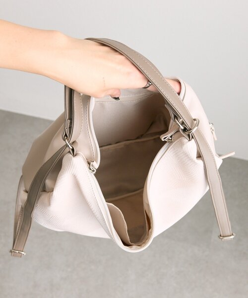 ear PAPILLONNER（イアパピヨネ）の「3WAYリュック（バックパック/リュック・レディース・アイボリー/ブラック/ピンクベージュ・FREE）」の16枚目の写真