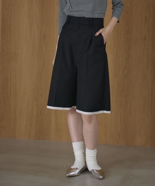 kivi（キヴィ）の「ハーフトラウザーパンツ（その他パンツ・レディース・チャコールグレー/ブラック・MEDIUM/LARGE）」の2枚目の写真