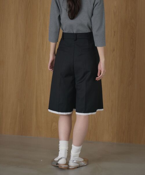 kivi(キヴィ)の「ハーフトラウザーパンツ(その他パンツ・レディース・チャコールグレー/ブラック・MEDIUM/LARGE)」の5枚目の写真