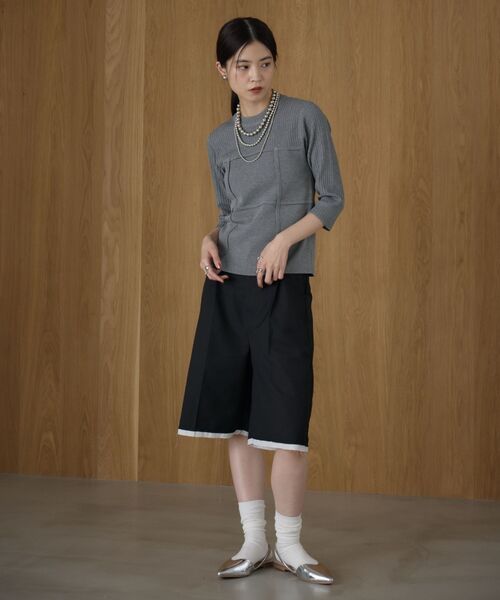 kivi(キヴィ)の「ハーフトラウザーパンツ(その他パンツ・レディース・チャコールグレー/ブラック・MEDIUM/LARGE)」の8枚目の写真