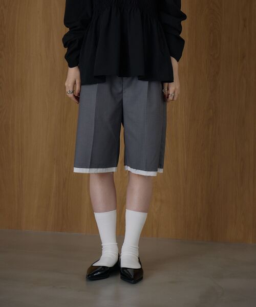 kivi(キヴィ)の「ハーフトラウザーパンツ(その他パンツ・レディース・チャコールグレー/ブラック・MEDIUM/LARGE)」の15枚目の写真