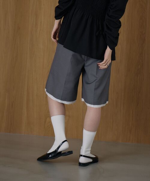 kivi(キヴィ)の「ハーフトラウザーパンツ(その他パンツ・レディース・チャコールグレー/ブラック・MEDIUM/LARGE)」の17枚目の写真