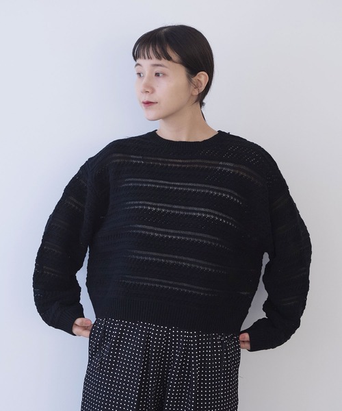 yuni(ユニ )の「ウールコットン透かし編み short プルオーバー(ニット/セーター・レディース・ホワイト/ブラック・FREE)」の2枚目の写真