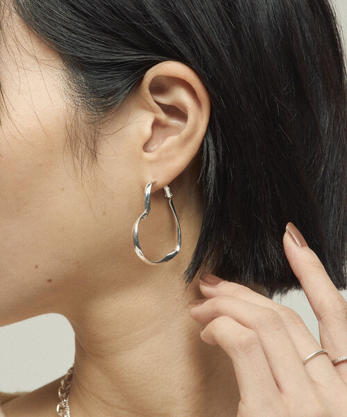 ANNIKA INEZ アニカイネズ ハートフープ ピアス ラージシルバー 片耳 楽天市場】ANNIKA INEZ アニカイネズ ラージハートフープピアス