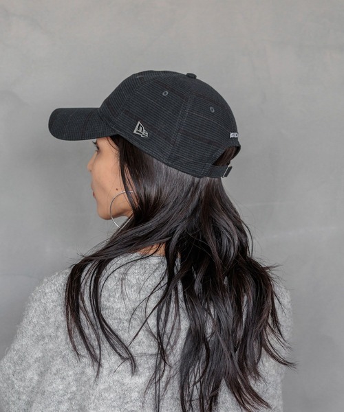 NEW ERA(ニューエラ)の「【HEREIAM】NEWERA別注/9TWNTY LONG VISOR METAL FLAG(キャップ・レディース・その他/ブラック系/グレー系・MEDIUM)」の6枚目の写真