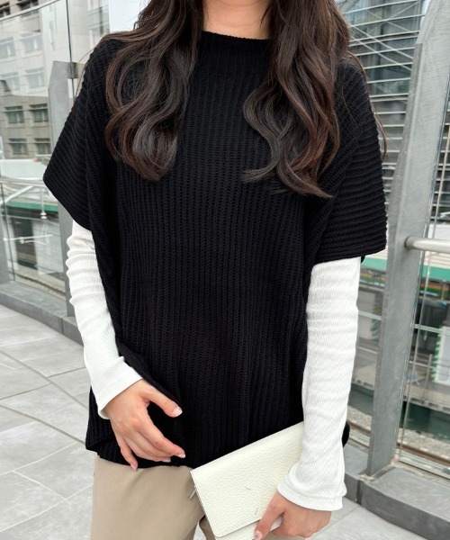 ReRe(リリ)の「リブ編みニットポンチョ(ニット/セーター・レディース・ブラック/ブルー/ワインレッド/ベージュ・FREE)」の2枚目の写真