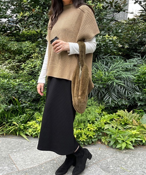 ReRe(リリ)の「リブ編みニットポンチョ(ニット/セーター・レディース・ブラック/ブルー/ワインレッド/ベージュ・FREE)」の18枚目の写真