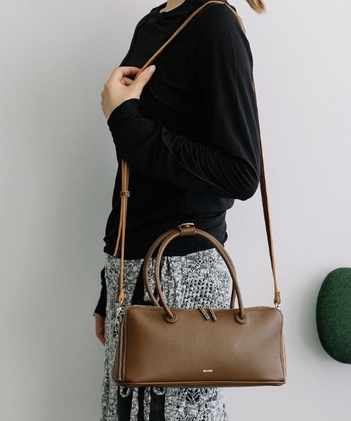 Beau're（ヴュレ）の「【BEAURE/ビュレ】横長 ブガッティ型 2Way ショルダー Bag（ハンドバッグ・レディース・ブラウン/シルバー/ブラック/アイボリー/ネイビー・FREE）」の3枚目の写真