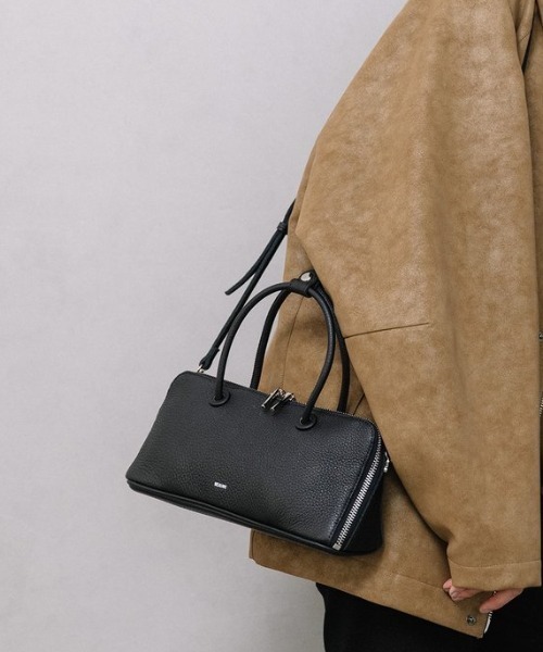 Beau're（ヴュレ）の「【BEAURE/ビュレ】横長 ブガッティ型 2Way ショルダー Bag（ハンドバッグ・レディース・ブラウン/シルバー/ブラック/アイボリー/ネイビー・FREE）」の2枚目の写真