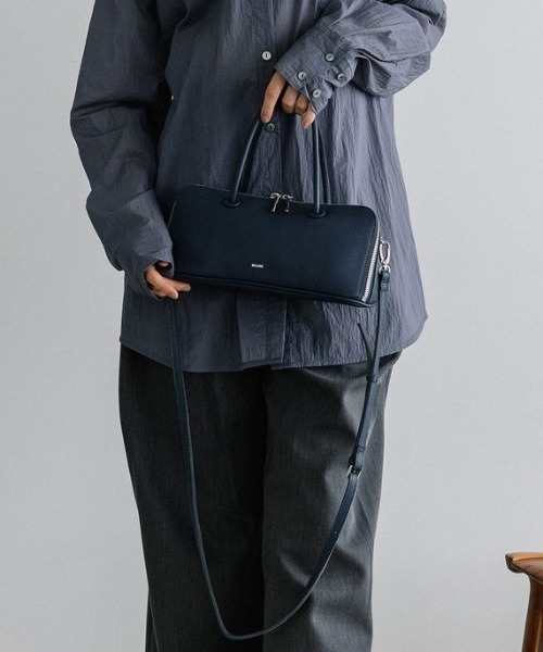 Beau're（ヴュレ）の「【BEAURE/ビュレ】横長 ブガッティ型 2Way ショルダー Bag（ハンドバッグ・レディース・ブラウン/シルバー/ブラック/アイボリー/ネイビー・FREE）」の9枚目の写真