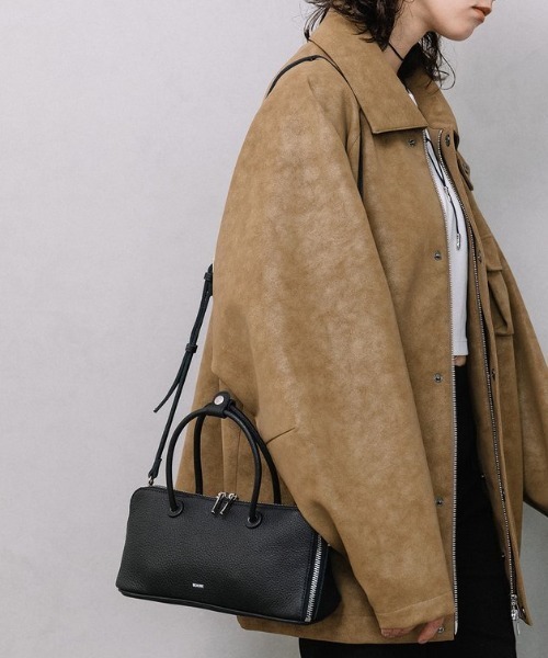 Beau're（ヴュレ）の「【BEAURE/ビュレ】横長 ブガッティ型 2Way ショルダー Bag（ハンドバッグ・レディース・ブラウン/シルバー/ブラック/アイボリー/ネイビー・FREE）」の13枚目の写真