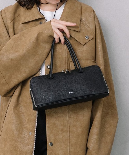 Beau're（ヴュレ）の「【BEAURE/ビュレ】横長 ブガッティ型 2Way ショルダー Bag（ハンドバッグ・レディース・ブラウン/シルバー/ブラック/アイボリー/ネイビー・FREE）」の15枚目の写真