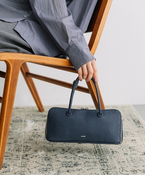 Beau're（ヴュレ）の「【BEAURE/ビュレ】横長 ブガッティ型 2Way ショルダー Bag（ハンドバッグ・レディース・ブラウン/シルバー/ブラック/アイボリー/ネイビー・FREE）」の19枚目の写真