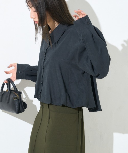 TRIANGLE PALETTE(トライアングルパレット)の「バルーンヘム クロップドシャツ(シャツ/ブラウス・レディース・ブラック/グレイッシュベージュ/カーキ・FREE)」の12枚目の写真
