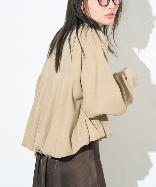 TRIANGLE PALETTE(トライアングルパレット)の「バルーンヘム クロップドシャツ(シャツ/ブラウス・レディース・ブラック/グレイッシュベージュ/カーキ・FREE)」の19枚目の写真