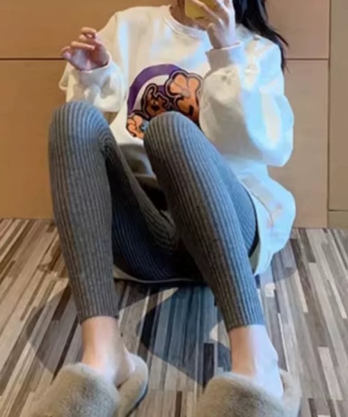 ampm(エーエムピーエム)の「リブニットレギンス/スパッツ/タイツ風パンツ(その他パンツ・レディース・ベージュ/ブラック/グレー・FREE)」の11枚目の写真