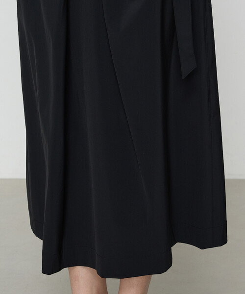 Gabardine K.T(ギャバジンケーティー)の「【セットアップ対応】ナイロン2WAYストレッチ ラップ風スカート(スカート・レディース・カーキ/グレー/ブラック・9号)」の4枚目の写真