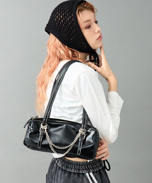 ANAP（アナップ）の「チェーン チャーム ミニ ボストン バッグ（ハンドバッグ・レディース・ブラウン/ブラック・F）」の4枚目の写真