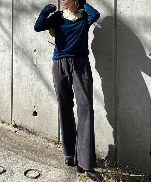 mi via loca（ミヴィアロカ）の「Vintageライク BACKハートポケット コーデュロイ セミフレアパンツ（その他パンツ・レディース・キャメル/レッド/チャコールグレー・FREE）」の15枚目の写真