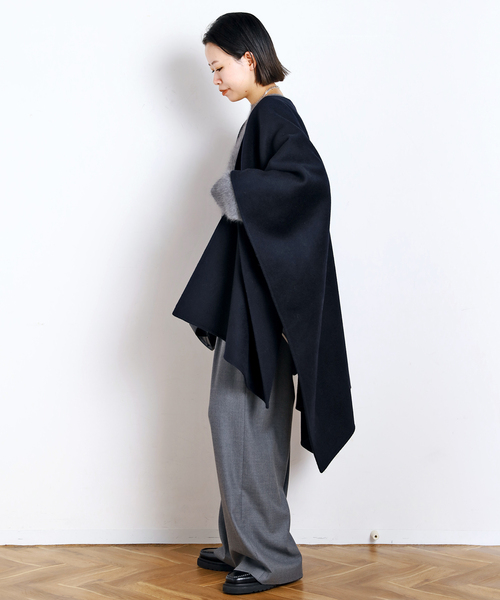 AP STUDIO（エーピーストゥディオ）の「【THE CURATED/ザ キュレイテッド】 CAPE（ポンチョ・レディース・キャメル/ネイビー・FREE）」の4枚目の写真