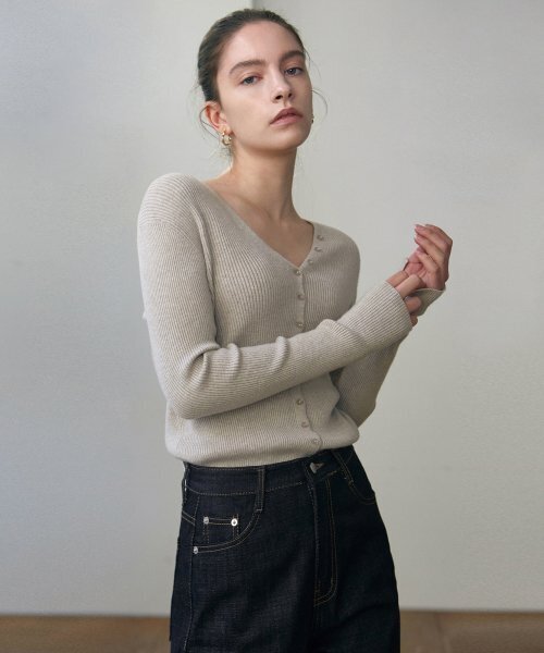 NICK&NICOLE(ニックアンドニコール)の「BUTTON SLIM KNIT CARDIGAN_BLACK(カーディガン/ボレロ・レディース・その他・FREE)」の2枚目の写真