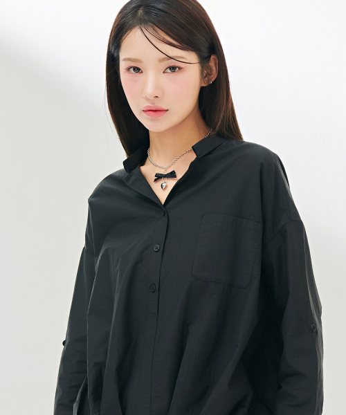 CHASECULT(チェイスカルト)の「レディース オープンカラー袖ロールアッププルオーバーシャツ-DBRG5472C03(シャツ/ブラウス・レディース・ブラック・90/85/95)」の2枚目の写真