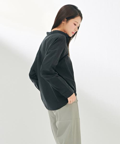 CHASECULT(チェイスカルト)の「レディース オープンカラー袖ロールアッププルオーバーシャツ-DBRG5472C03(シャツ/ブラウス・レディース・ブラック・90/85/95)」の3枚目の写真