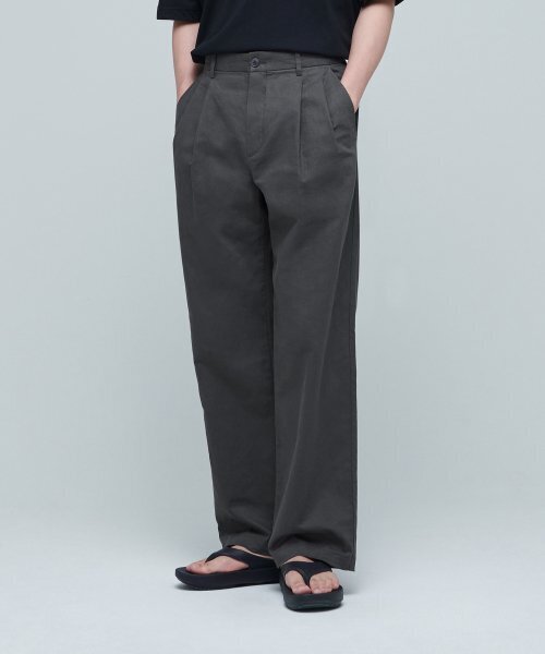 MUSINSA STANDARD(ムシンサスタンダード)の「コットンリネンツータックワイドパンツ【ガンメタル】(その他パンツ・メンズ・その他・38/26/27/28/29/36/34/32/30/31/33)」の1枚目の写真